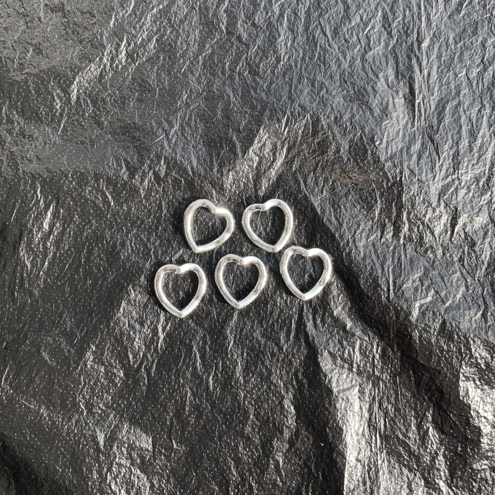 Hollow Silver heart (Not for sale, only for display) - resinsgift